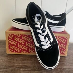 EUC Vans Ward Youth shoes